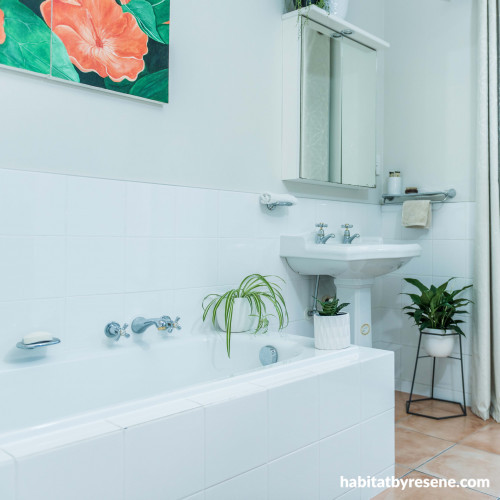 bathroom, white bathroom, floral artwork, indoor plants, botanical theme