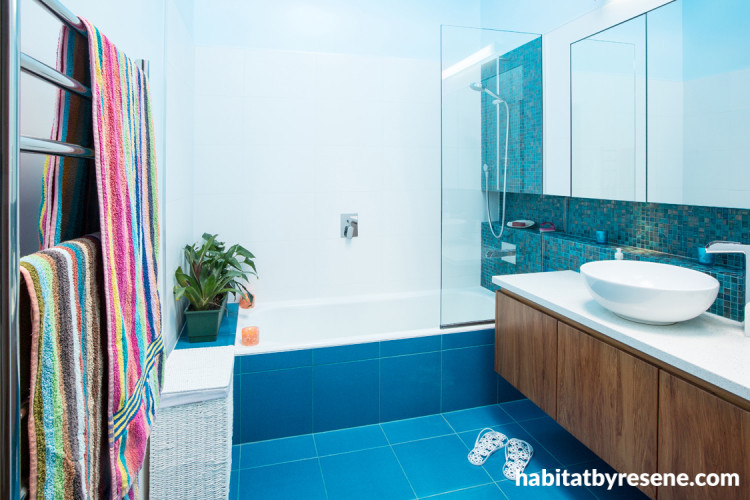blue bathroom, blue bathroom tiles, white and blue, bathroom decorating, blue interior