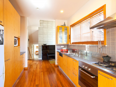 Keith and Esther's Sunny Beachside Home - in the City Keith and Esther's Sunny Beachside Home - in the City