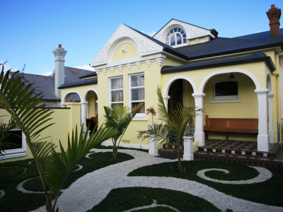 Hello yellow, hello sunshine Hello yellow, hello sunshine