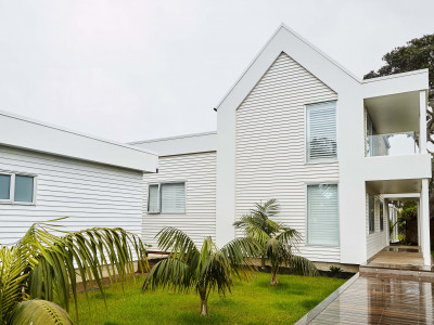 Exteriors: rescuing plain Jane houses