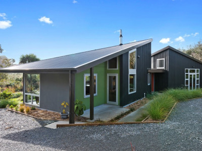 Sustainable home lets the colours flow