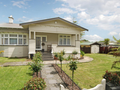 Gary and Mandy's Vibrant Red, Purple and Orange Bungalow