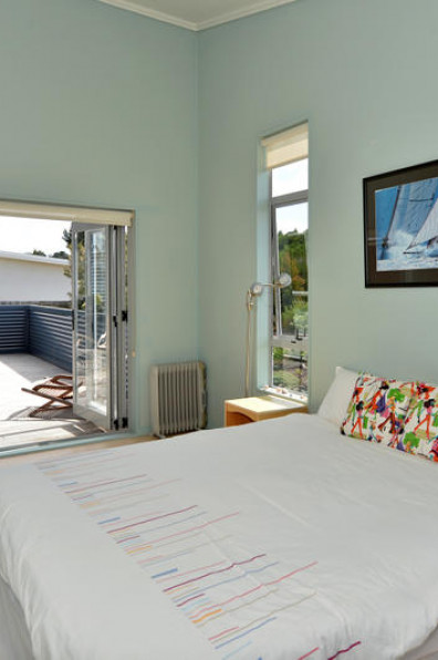 Glen and Marion’s sea-inspired steel bach 