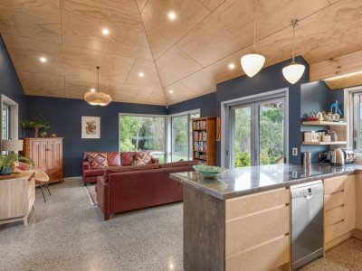 Sustainable home lets the colours flow