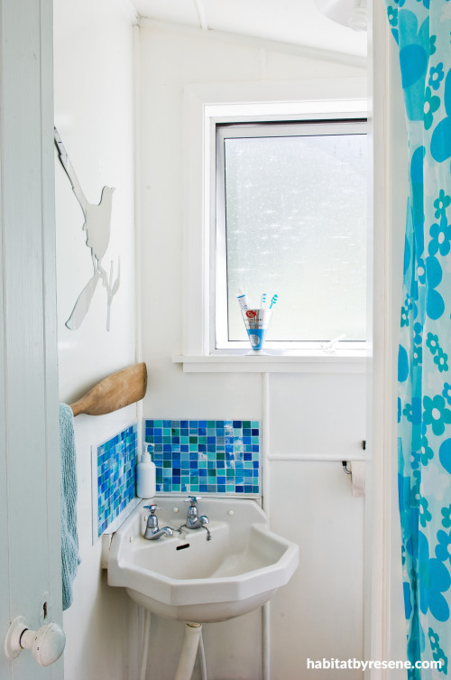 retro bach, bathroom, holiday home, white and blue bathroom