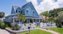 Dean and Delia’s delightful blue cottage by the sea photo