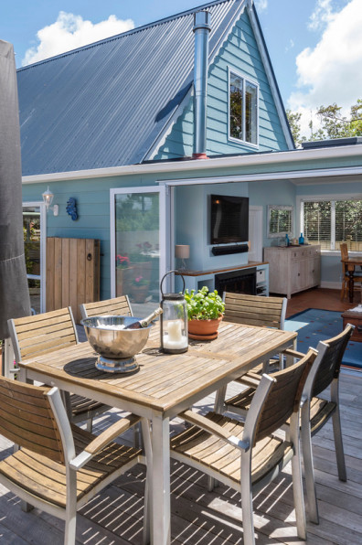 Dean and Delia’s delightful blue cottage by the sea Dean and Delia’s delightful blue cottage by the sea