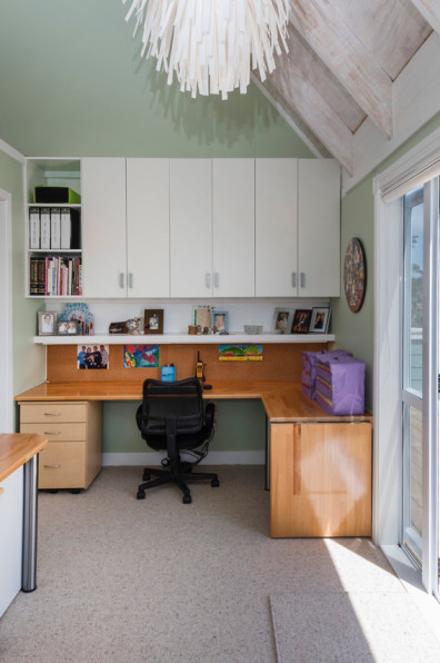 Dean and Delia’s delightful blue cottage by the sea