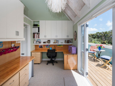 Dean and Delia’s delightful blue cottage by the sea Dean and Delia’s delightful blue cottage by the sea