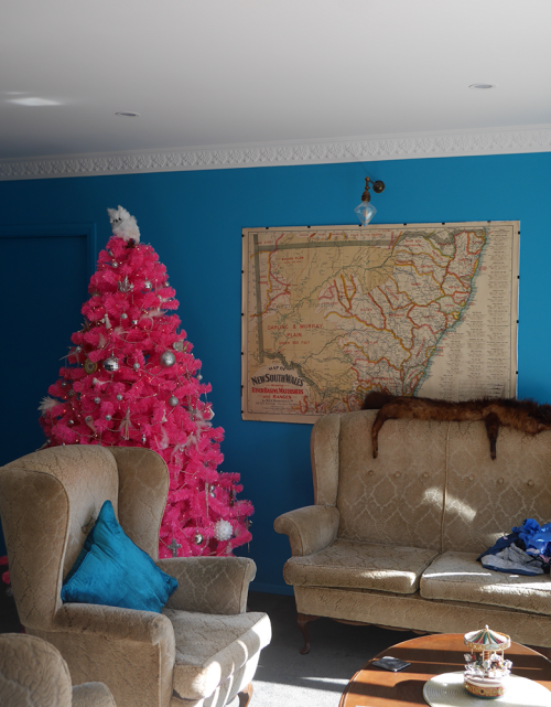 living room, blue paint