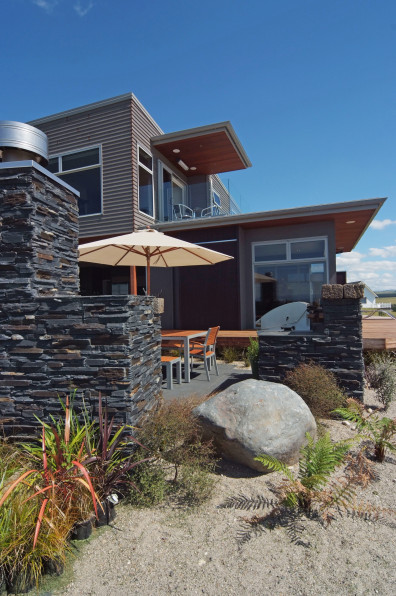 A Luxurious Lakeside Retreat A Luxurious Lakeside Retreat