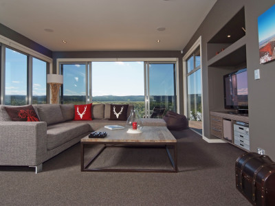 A Luxurious Lakeside Retreat A Luxurious Lakeside Retreat