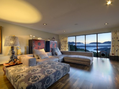 Glenn puts the acid on colour