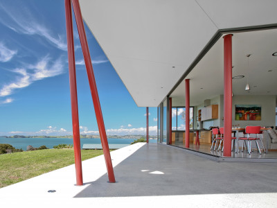Peter and Bubbles' Award-Winning Home By The Sea Peter and Bubbles' Award-Winning Home By The Sea