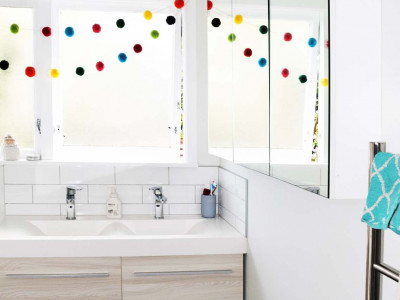 Rebecca and Sean swap 70s beige for bold colour