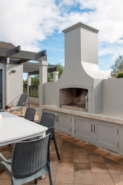 Christine and Andy go for striking yet simple