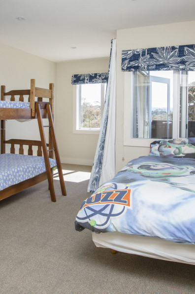 Ian and Sharon’s sand and sea-toned escape