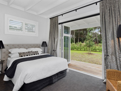 A classically-styled Matarangi bach makes the most of open-plan living A classically-styled Matarangi bach makes the most of open-plan living