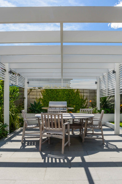 Flint & Celia’s subtropical outdoor living space in Hawke’s Bay 