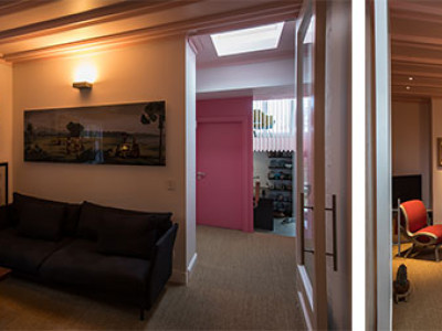 Philip and Jane’s glamorous villa looks pretty in pink Philip and Jane’s glamorous villa looks pretty in pink