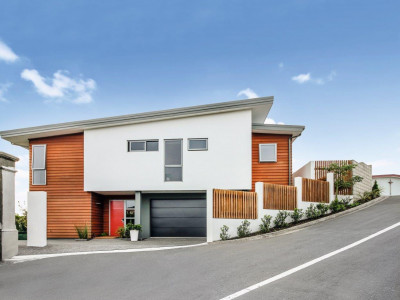 Flint & Celia’s subtropical outdoor living space in Hawke’s Bay 