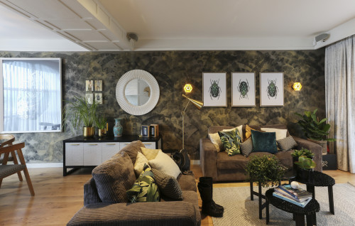 wallpaper feature wall, patterned wallpaper, lounge, living room, green living room, grasscloth