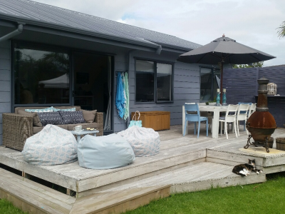 Jackie and Jeremy’s stunning upcycled bach Jackie and Jeremy’s stunning upcycled bach