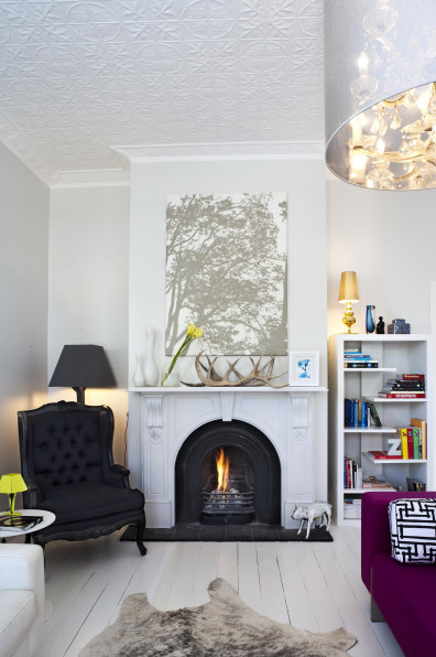 Rhys and Wanda's Dramatic Hand-Stencilled Walls Rhys and Wanda's Dramatic Hand-Stencilled Walls