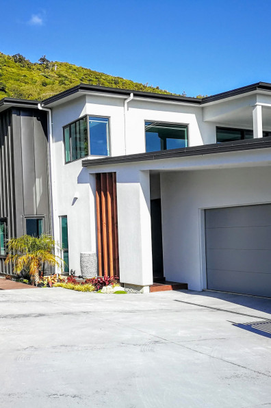 Jen and Dan’s blissful master bedroom sets the stage for more colour to come