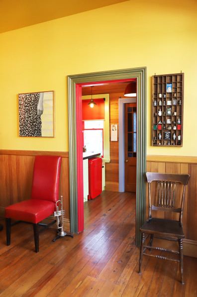 Lizzie’s cute cottage glows like a jewel  Lizzie’s cute cottage glows like a jewel