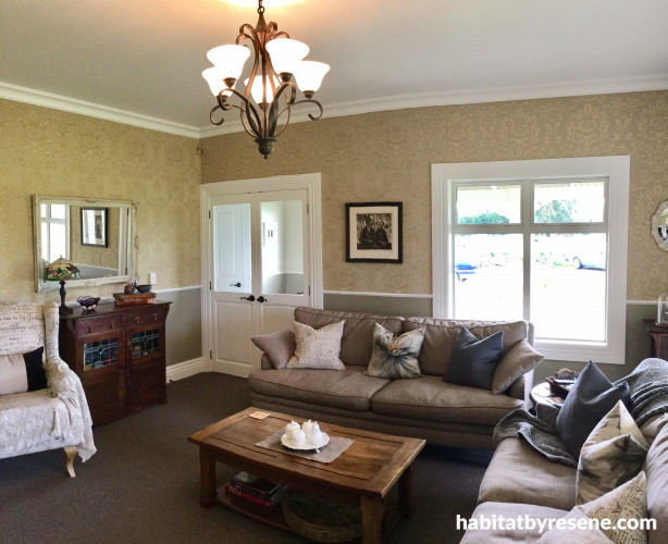 living room, wallpaper, gold, victorian