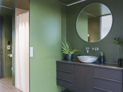 Colour your bathroom bigger