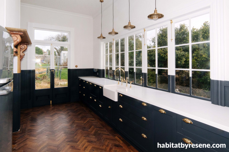 kitchen, grey kitchen, dark kitchen, charcoal kitchen, white and grey kitchen, dip painted effect