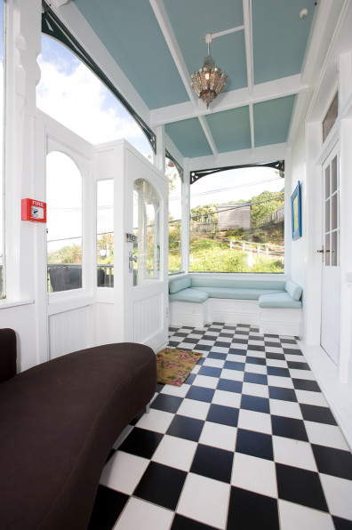 7 cool coloured ceilings