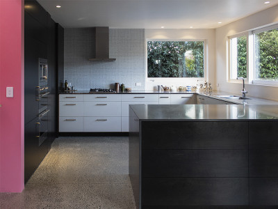 Philip and Jane’s glamorous villa looks pretty in pink Philip and Jane’s glamorous villa looks pretty in pink