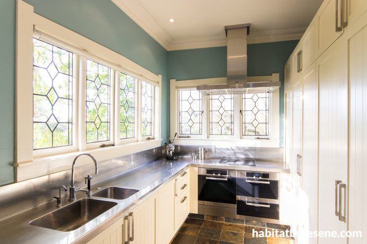 kitchen, traditional kitchen, vintage kitchen, white kitchen, blue kitchen, blue and white