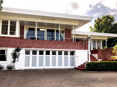 Cushla and Richard’s mid-century home beautifully blends traditional and modern Cushla and Richard’s mid-century home beautifully blends traditional and modern