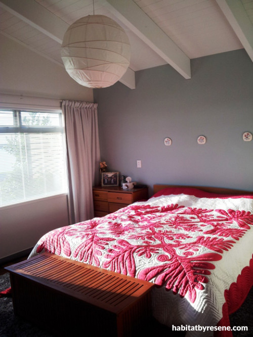 bach, holiday home, beach house, bedroom, master bedroom, grey feature wall, grey bedroom