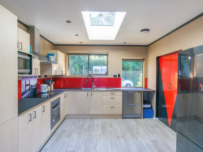 Sven and Fuailelagi find happiness with their sunshiny scheme 