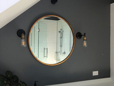 A balance between warm and cool brought this coastal charmer to life