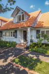 A balance between warm and cool brought this coastal charmer to life