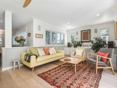 A balance between warm and cool brought this coastal charmer to life A balance between warm and cool brought this coastal charmer to life