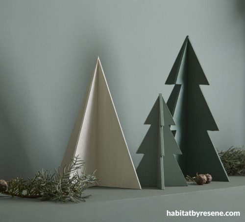 green, decorating with green, green rooms, green living rooms, christmas, christmas decorations, dec