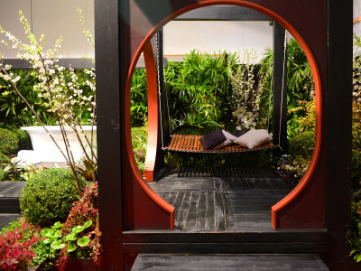 Two courtyards, two ways