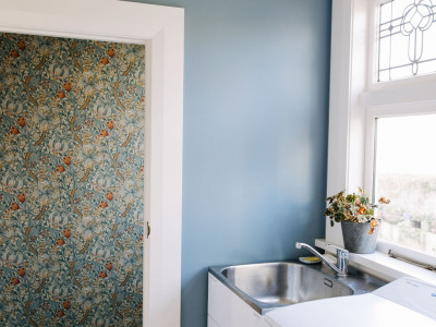 Claire and Dave’s modern beach house brings the ocean indoors