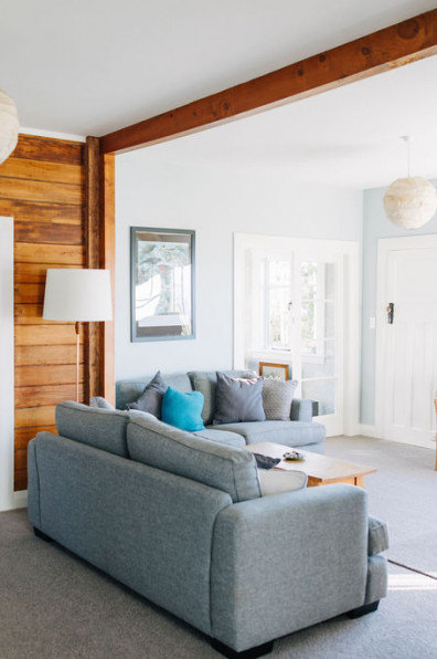 Claire and Dave’s modern beach house brings the ocean indoors