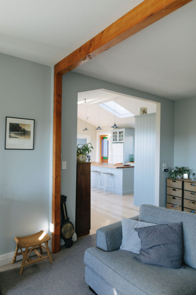 Claire and Dave’s modern beach house brings the ocean indoors