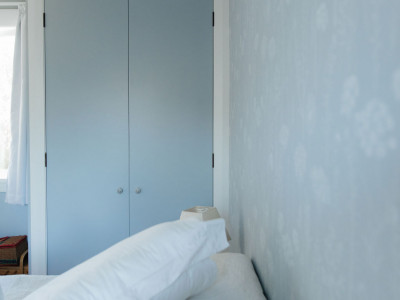 Claire and Dave’s modern beach house brings the ocean indoors