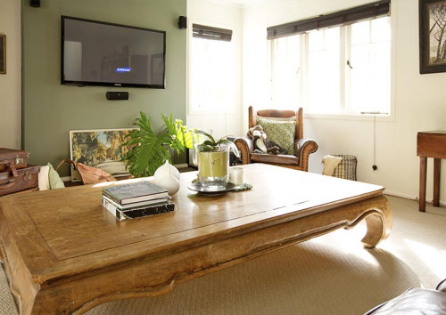 Formal dining room green feature wall